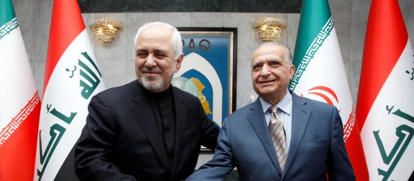 Iranian Foreign Minister, Mohammad Javad Zarif, shakes hands with Iraqi Foreign Minister Mohamed Ali Alhakim in Baghdad, Iraq May 26, 2019 Iranian Foreign Minister, Mohammad Javad Zarif, shakes hands with Iraqi Foreign Minister Mohamed Ali Alhakim in Baghdad, Iraq May 26, 2019 - Sputnik International