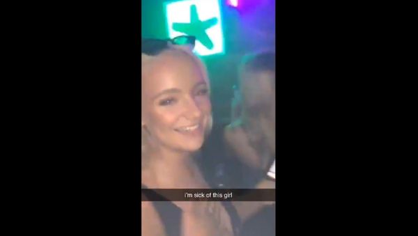 Girl Watches EU Election Live Stream on Nightclub Dancefloor in UK - Sputnik International