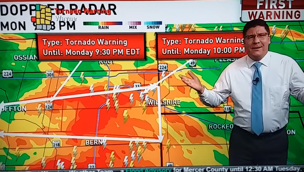 Fox 45 Meteorologist Jamie Simpson gives a stern talking to viewers upset The Bachelorette was interrupted for tornado and severe weather coverage - Sputnik International