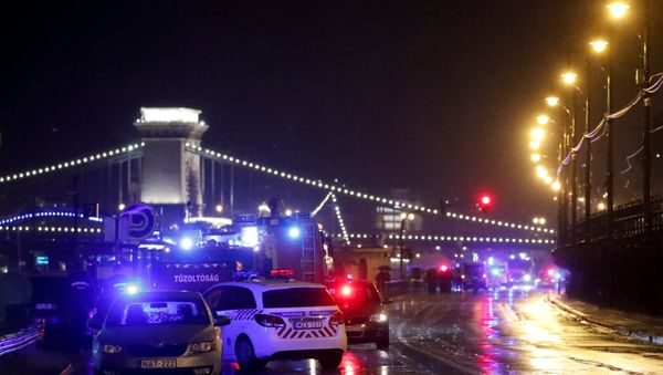 Police and fire brigade vehicles are seen on the Danube bank after tourist boat capsized on the river in Budapest, Hungary, May 29, 2019. - Sputnik International