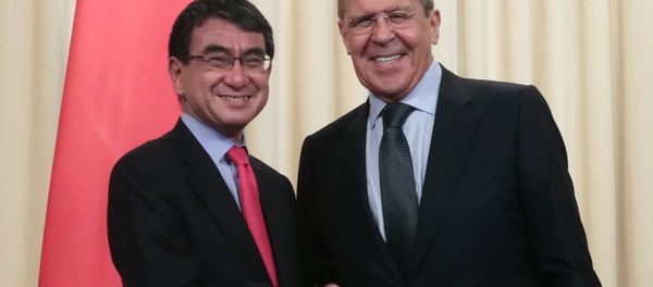 Russia's Foreign Minister Sergei Lavrov and Japan's Foreign Minister Taro Kono - Sputnik International