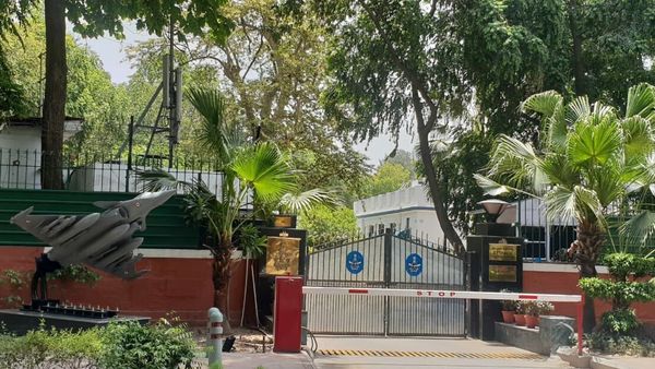 Rafale jet model outside the residence of Indian Air Force (IAF) head Air Chief Marshal Birender Singh Dhanoa - Sputnik International