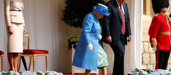 The First Lady Melania Trump waits as U.S. President Donald Trump and Britain's Queen Elizabeth walk across the courtyard to inspect the Coldstream Guards during a visit to Windsor Castle in Windsor - Sputnik International