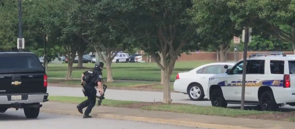Police Officer responds to reports of a shooting in a Virginia Beach municipal center, May 31, 2019 - Sputnik International