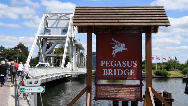 People cross Pegasus Bridge in Normandy - close to where the soldier died - on 31 May 2019 People cross Pegasus Bridge in Normandy - close to where the soldier died - on 31 May 2019 - Sputnik International