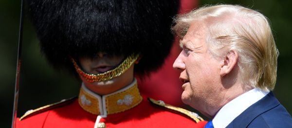 U.S. President Donald Trump inspects an honour guard at Buckingham Palace, in London, Britain, June 3, 2019 - Sputnik International