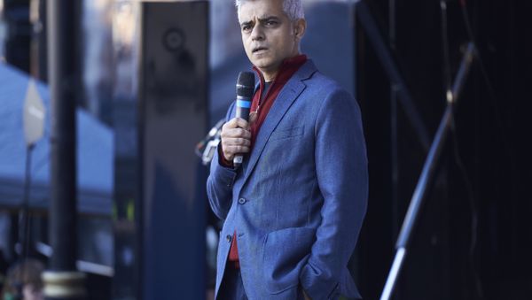 Mayor of London Sadiq Khan speaks to demonstrators in Parliament Square after they take part in a march calling for a People's Vote on the final Brexit deal, in central London on October 20, 2018 Mayor of London Sadiq Khan speaks to demonstrators in Parliament Square after they take part in a march calling for a People's Vote on the final Brexit deal, in central London on October 20, 2018 - Sputnik International