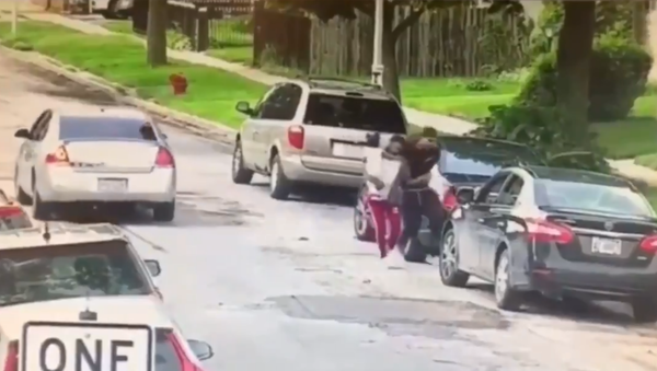 Leaked surveillance footage shows fatal shooting of Brittany Hill, a 24-year-old Chicago resident who hid behind a car and shielded her 1-year-old daughter during a drive-by shooting. - Sputnik International