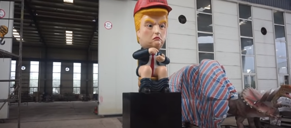 Dumping Trump robot Dumping Trump robot - Sputnik International