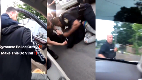 Syracuse officers seen using force after pulling out a driver. Another officer seen obstructing the view of his body camera before seizing the passenger's phone. - Sputnik International