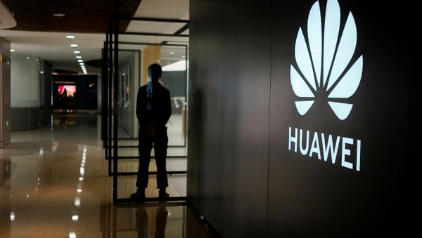 A Huawei company logo is seen at a shopping mall in Shanghai, China June 3, 2019. Picture taken June 3, 2019 A Huawei company logo is seen at a shopping mall in Shanghai, China June 3, 2019. Picture taken June 3, 2019 - Sputnik International