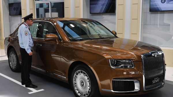 An Aurus Senate limousine is displayed at ExpoForum Convention and Exhibition Centre ahead of the St. Petersburg International Economic Forum (SPIEF) that will be held on June 6-8, in St. Petersburg, Russia - Sputnik International
