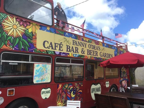 Donald Trump sighted atop Fanny O’Deas cafe bus in Ireland.  - Sputnik International