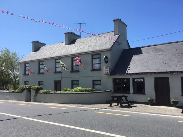 Village shop where Declan Reeney is working - Sputnik International