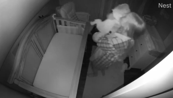 Tired Mom Unintentionally Rocks Crying Baby Upside Down - Sputnik International