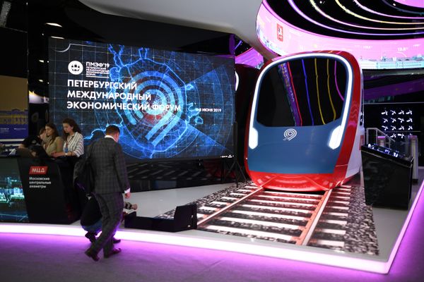 Beautiful Ladies and New Technologies at SPIEF 2019 Beautiful Ladies and New Technologies at SPIEF 2019 - Sputnik International