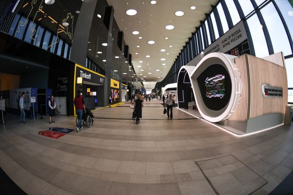 Beautiful Ladies and New Technologies at SPIEF 2019 Beautiful Ladies and New Technologies at SPIEF 2019 - Sputnik International