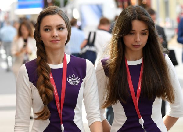 Beautiful Ladies and New Technologies at SPIEF 2019 Beautiful Ladies and New Technologies at SPIEF 2019 - Sputnik International