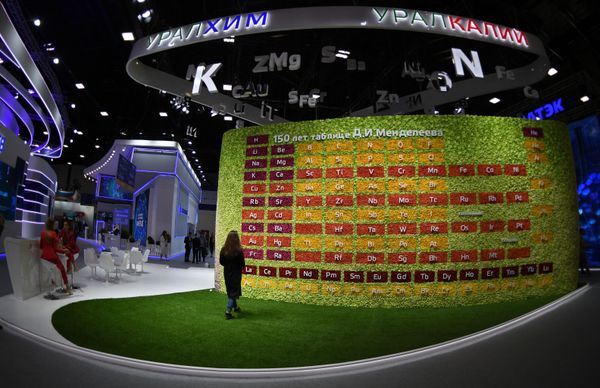 Beautiful Ladies and New Technologies at SPIEF 2019 Beautiful Ladies and New Technologies at SPIEF 2019 - Sputnik International