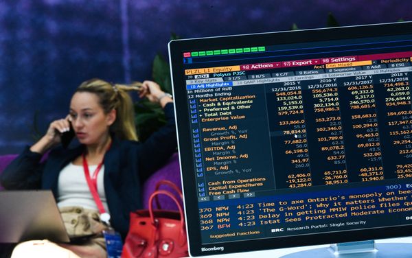 Beautiful Ladies and New Technologies at SPIEF 2019 Beautiful Ladies and New Technologies at SPIEF 2019 - Sputnik International