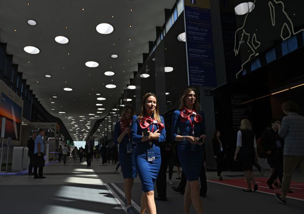 Beautiful Ladies and New Technologies at SPIEF 2019 Beautiful Ladies and New Technologies at SPIEF 2019 - Sputnik International