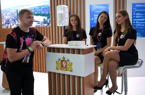 Beautiful Ladies and New Technologies at SPIEF 2019 Beautiful Ladies and New Technologies at SPIEF 2019 - Sputnik International