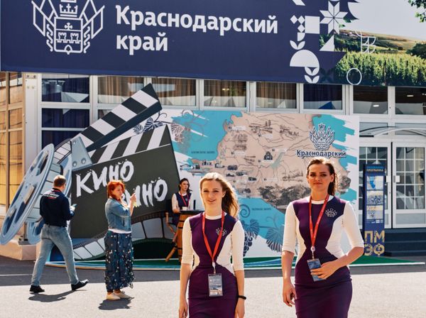 Beautiful Ladies and New Technologies at SPIEF 2019 Beautiful Ladies and New Technologies at SPIEF 2019 - Sputnik International