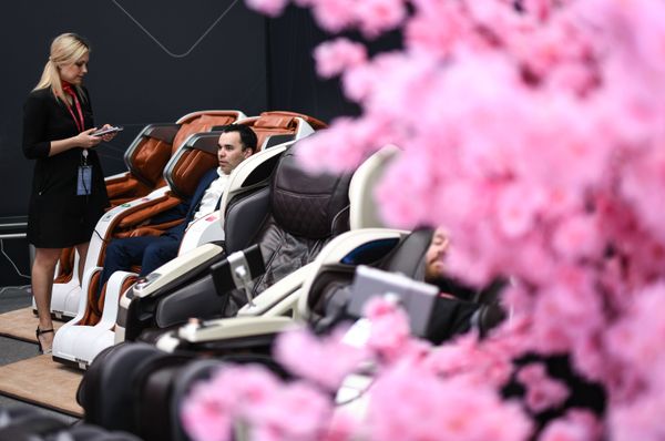 Beautiful Ladies and New Technologies at SPIEF 2019 Beautiful Ladies and New Technologies at SPIEF 2019 - Sputnik International