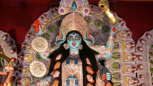 Shyama at a Sarbojanin Kali Puja pandal at Shakespeare Sarani, Kolkata - Sputnik International
