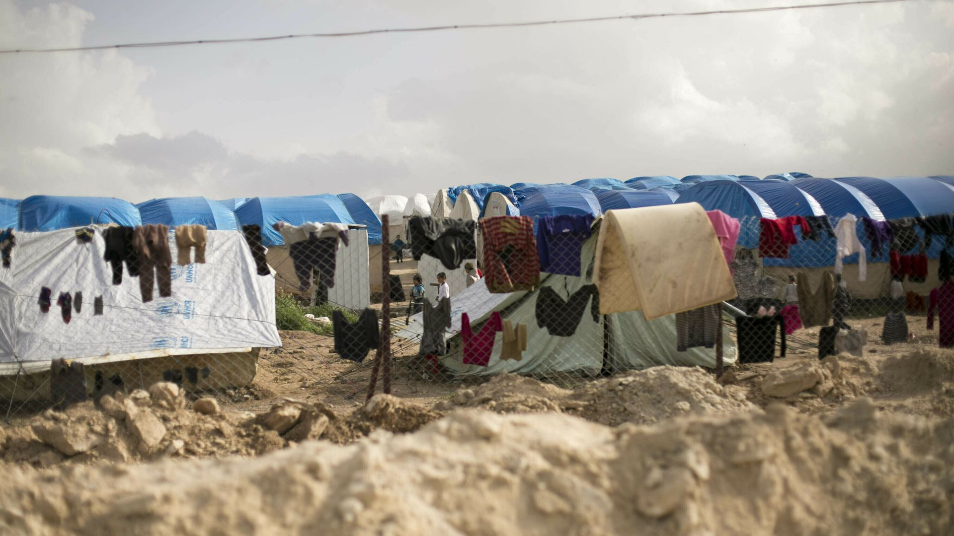 Laundry dries on a chain link fence in an area for foreign families, at Al-Hol camp in Hassakeh province, Syria. Laundry dries on a chain link fence in an area for foreign families, at Al-Hol camp in Hassakeh province, Syria. - Sputnik International, 1920, 09.02.2021