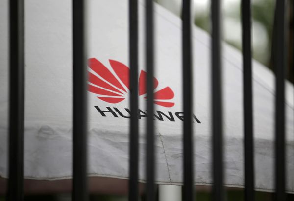 Apple Considers Pulling 30% of iPhone Production From China Amid Trade War - Reports - Sputnik International