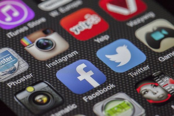 Doing it Right? Four Stories of Right-Wingers Caught in Facebook's Crosshairs - Sputnik International