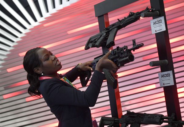 Golden Aurus, Educational Robots and VR: Most Unusual Stands at the SPIEF Golden Aurus, Educational Robots and VR: Most Unusual Stands at the SPIEF - Sputnik International