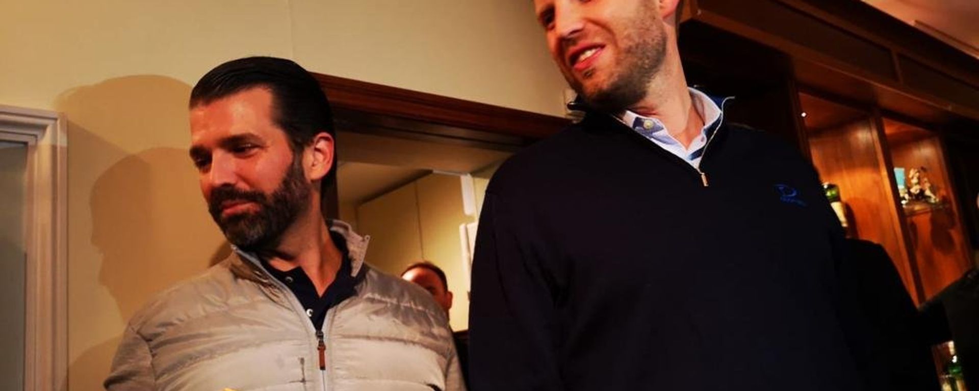 Donald Trump Jr and Eric Trump visit locals in Doonbeg town - Sputnik International, 1920, 02.07.2021