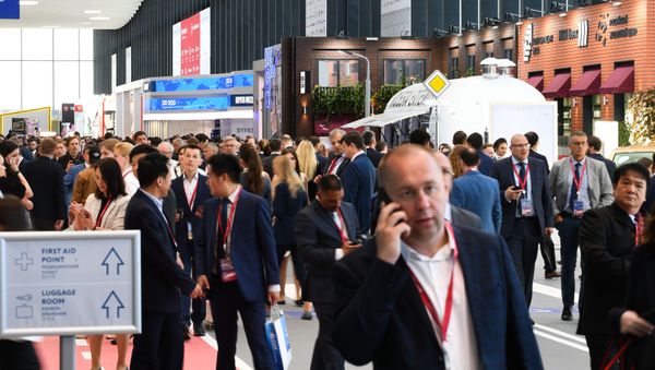 SPIEF 2019 visitors on one of the streets - Sputnik International