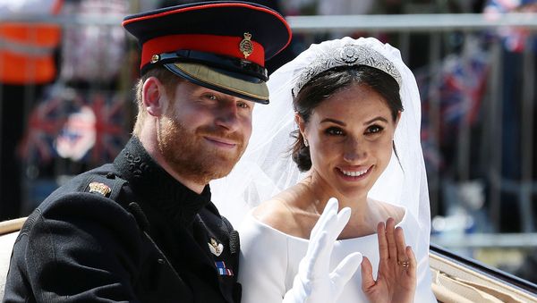 Britain's Prince Harry, Duke of Sussex and his wife Meghan, Duchess of Sussex wave from the Ascot Landau Carriage during their carriage procession on the Long Walk as they head back towards Windsor Castle in Windsor, on May 19, 2018 after their wedding ceremony.  - Sputnik International
