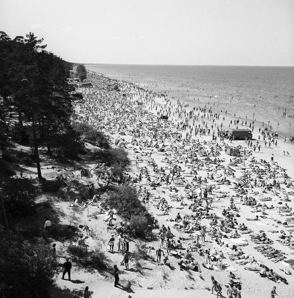 Beaches, Sunshine & Swimsuit-Clad Girls: What Soviet-Era Vacation Looked Like Beaches, Sunshine & Swimsuit-Clad Girls: What Soviet-Era Vacation Looked Like - Sputnik International