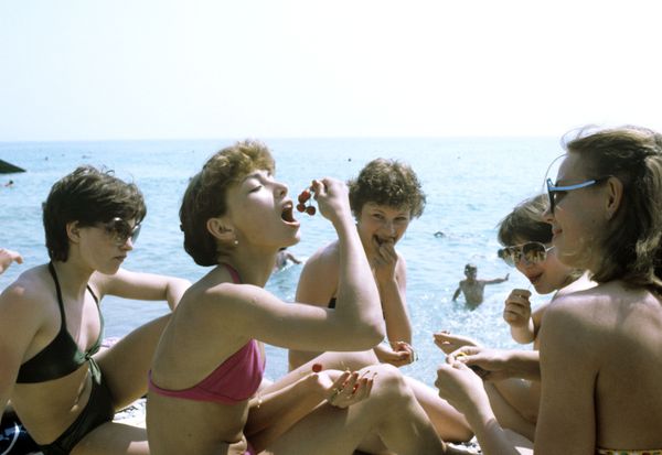 Beaches, Sunshine & Swimsuit-Clad Girls: What Soviet-Era Vacation Looked Like Beaches, Sunshine & Swimsuit-Clad Girls: What Soviet-Era Vacation Looked Like - Sputnik International