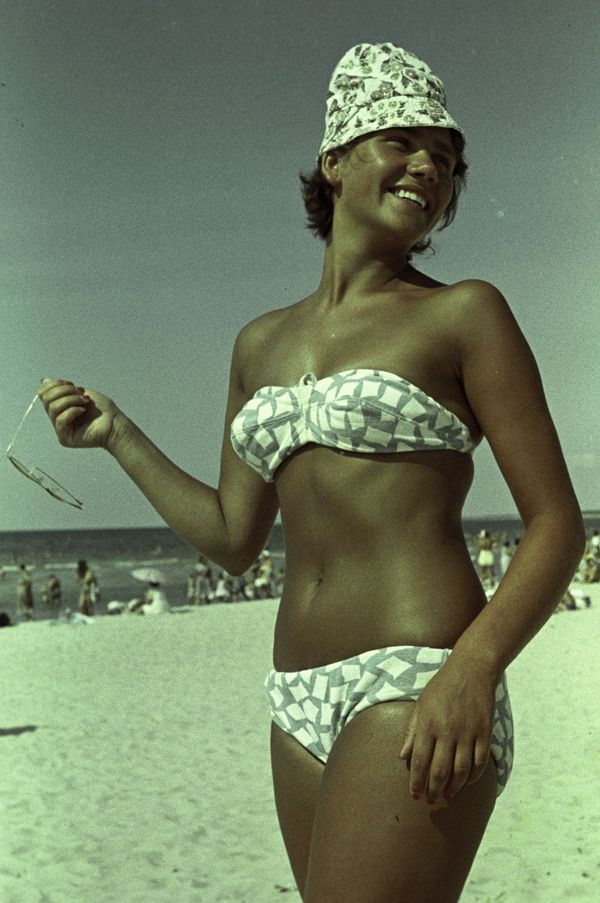 Beaches, Sunshine & Swimsuit-Clad Girls: What Soviet-Era Vacation Looked Like Beaches, Sunshine & Swimsuit-Clad Girls: What Soviet-Era Vacation Looked Like - Sputnik International