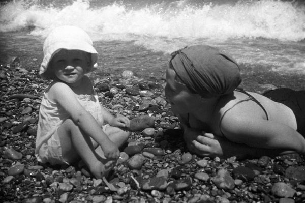 Beaches, Sunshine & Swimsuit-Clad Girls: What Soviet-Era Vacation Looked Like Beaches, Sunshine & Swimsuit-Clad Girls: What Soviet-Era Vacation Looked Like - Sputnik International