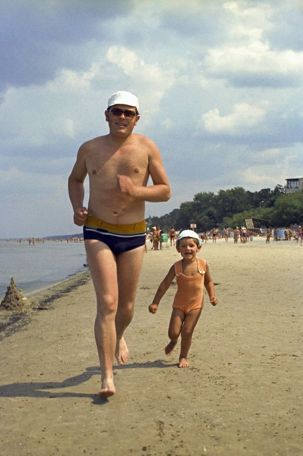 Beaches, Sunshine & Swimsuit-Clad Girls: What Soviet-Era Vacation Looked Like Beaches, Sunshine & Swimsuit-Clad Girls: What Soviet-Era Vacation Looked Like - Sputnik International