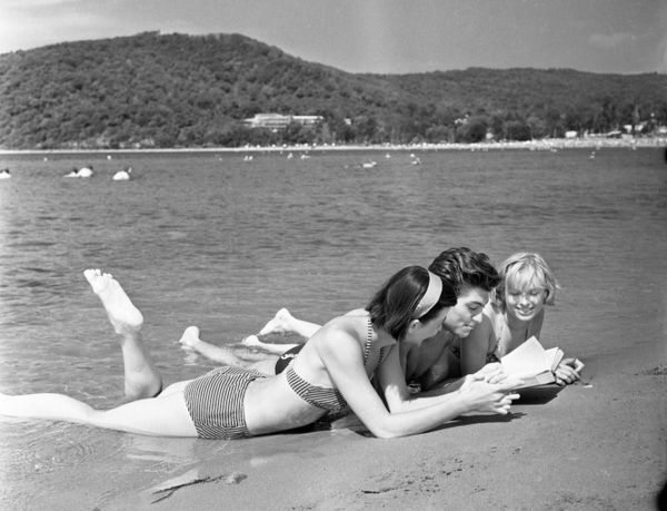Beaches, Sunshine & Swimsuit-Clad Girls: What Soviet-Era Vacation Looked Like Beaches, Sunshine & Swimsuit-Clad Girls: What Soviet-Era Vacation Looked Like - Sputnik International
