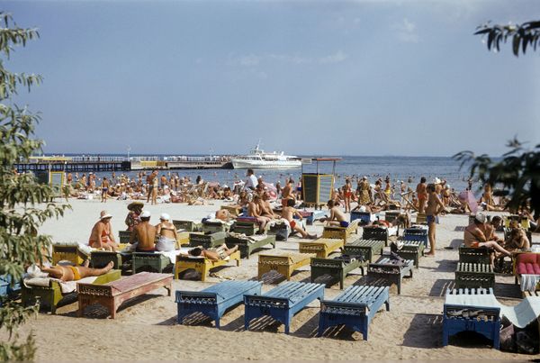 Beaches, Sunshine & Swimsuit-Clad Girls: What Soviet-Era Vacation Looked Like Beaches, Sunshine & Swimsuit-Clad Girls: What Soviet-Era Vacation Looked Like - Sputnik International
