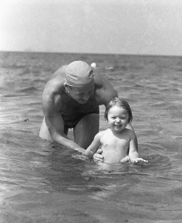 Beaches, Sunshine & Swimsuit-Clad Girls: What Soviet-Era Vacation Looked Like Beaches, Sunshine & Swimsuit-Clad Girls: What Soviet-Era Vacation Looked Like - Sputnik International