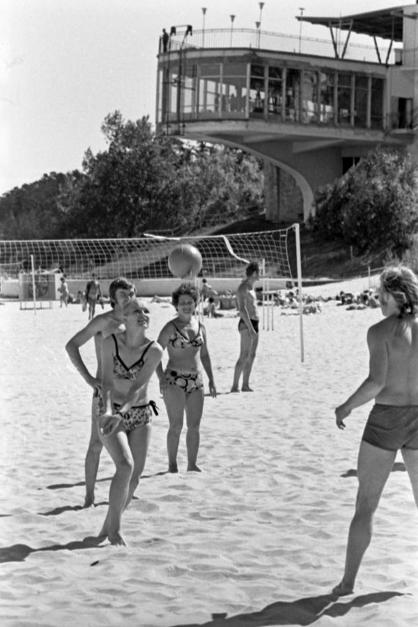 Beaches, Sunshine & Swimsuit-Clad Girls: What Soviet-Era Vacation Looked Like Beaches, Sunshine & Swimsuit-Clad Girls: What Soviet-Era Vacation Looked Like - Sputnik International