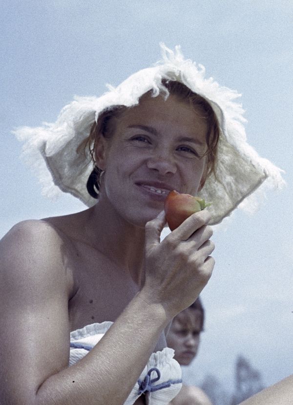 Beaches, Sunshine & Swimsuit-Clad Girls: What Soviet-Era Vacation Looked Like Beaches, Sunshine & Swimsuit-Clad Girls: What Soviet-Era Vacation Looked Like - Sputnik International