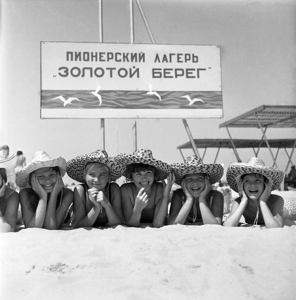 Beaches, Sunshine & Swimsuit-Clad Girls: What Soviet-Era Vacation Looked Like Beaches, Sunshine & Swimsuit-Clad Girls: What Soviet-Era Vacation Looked Like - Sputnik International