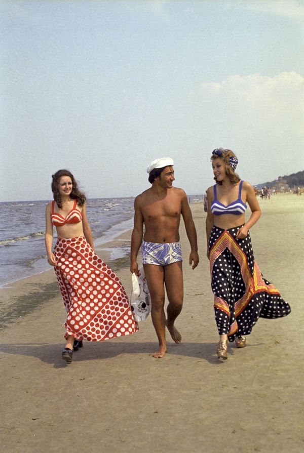 Beaches, Sunshine & Swimsuit-Clad Girls: What Soviet-Era Vacation Looked Like Beaches, Sunshine & Swimsuit-Clad Girls: What Soviet-Era Vacation Looked Like - Sputnik International