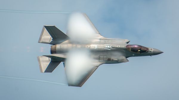 U.S. Air Force Captain Andrew “Dojo” Olson performs in a F-35A Lightning II in a demonstration during the Miami Beach Air and Sea Show over Miami Beach, Florida, U.S. May 25, 2019 - Sputnik International