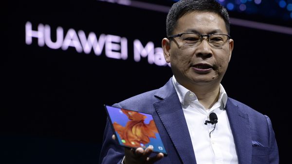 Richard Yu, the CEO of Huawei's consumer products division presents the new HUAWEI Mate X foldable smartphone at the Mobile World Congress (MWC), on the eve of the world's biggest mobile fair, on February 24, 2019 in Barcelona - Sputnik International